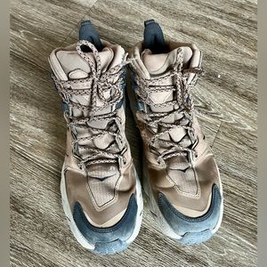 Hoka Anacapa Hiking Boots Women’s Size 9